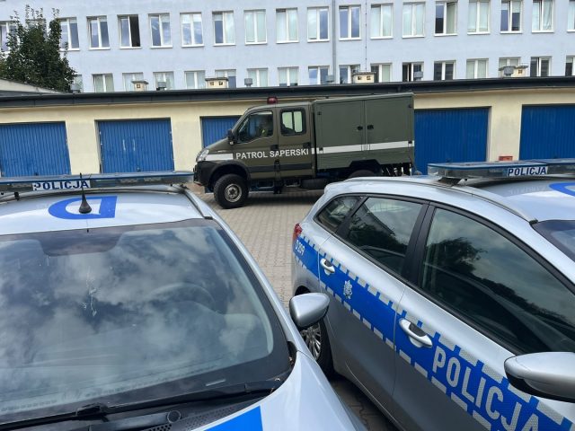 19-latka przyniosła granat i blisko 200 sztuk amunicji do komendy. Wezwano saperów