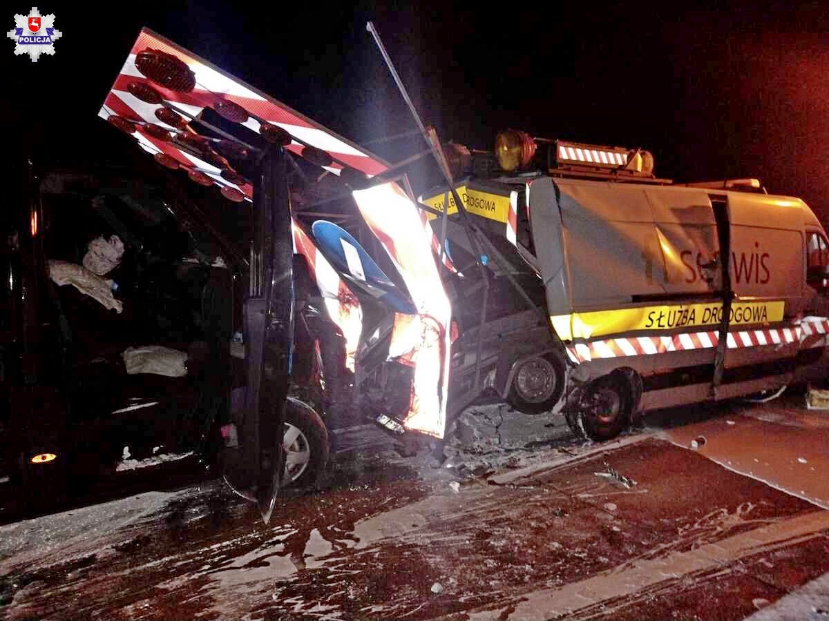 Wypadek na S17 pod Lublinem: trzy pasażerki busa w szpitalu