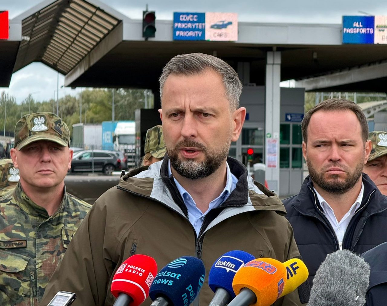 Ministrowie w Dorohusku: wojsko i Straż Graniczna wzmacniają granicę z Białorusią