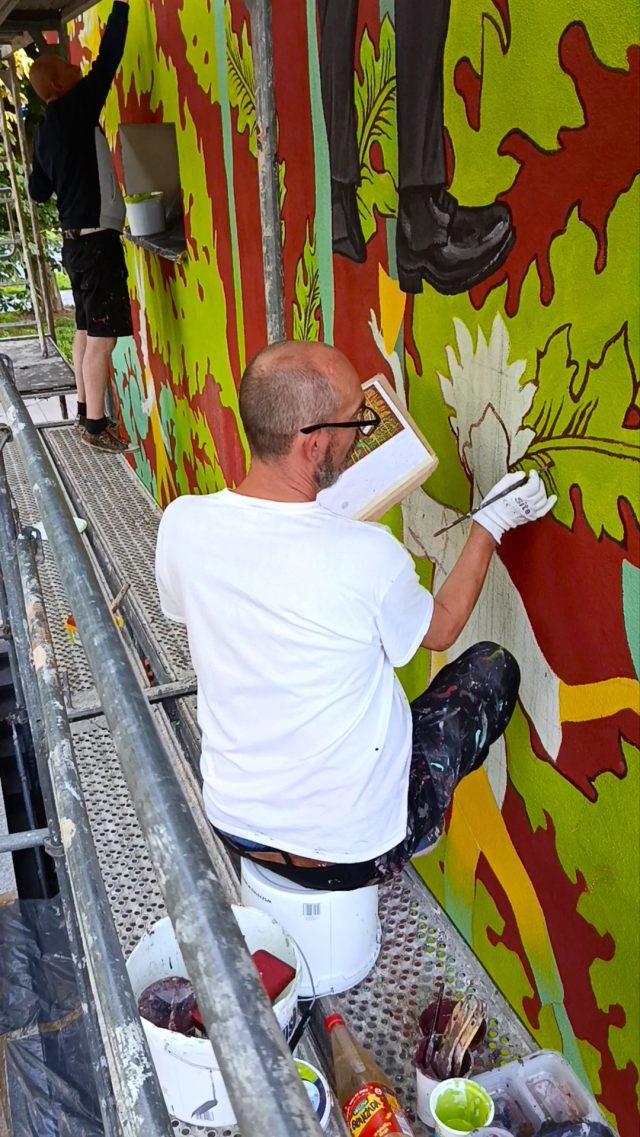 Nowy mural ozdobił Zamość. Upamiętnia Zamojskie Lato Teatralne