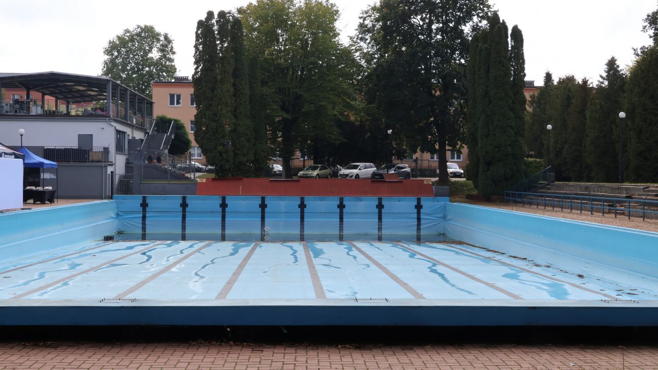 Pływalnia MOSiR w Kraśniku przejdzie modernizację: powstaną zjeżdżalnia i plac zabaw