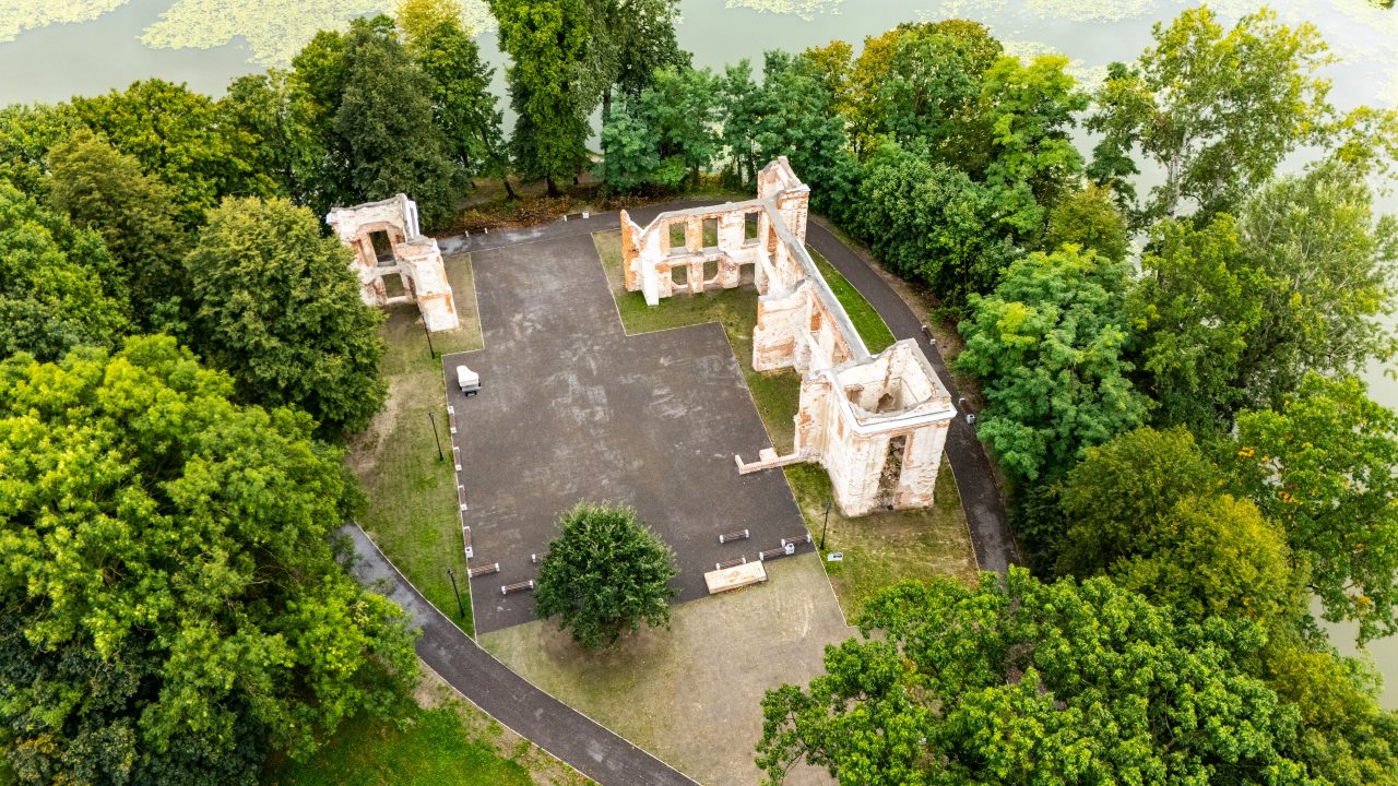 Restored palace ruins in Bychawa open to residents