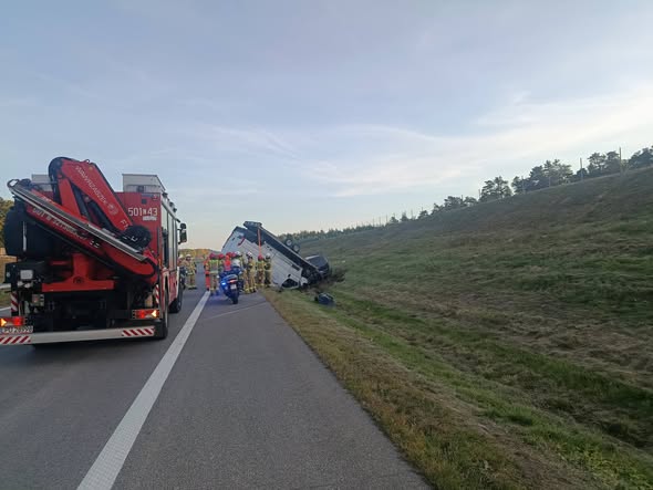 Przekonał się, że z lawetą nie warto przesadzać z prędkością. Obywatel Ukrainy ukarany mandatem