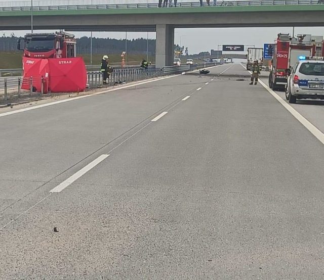 Wjechał motocyklem w naczepę ciężarówki. Kierowca jednośladu zginął na miejscu