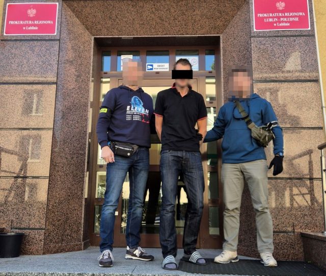 Seniorka z Lublina przekazała oszustowi ponad 50 tys. zł. 42-latek zatrzymany na autostradzie A2