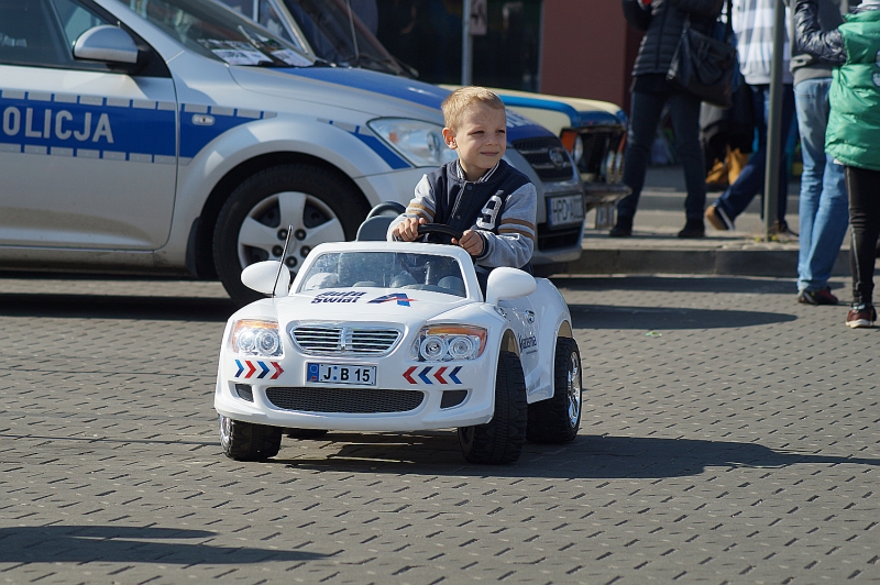 963