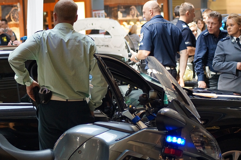 973