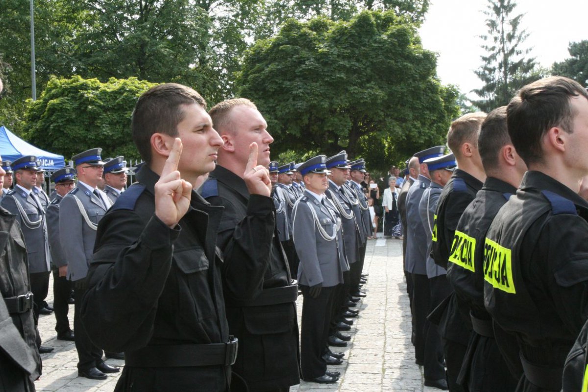 68-111832