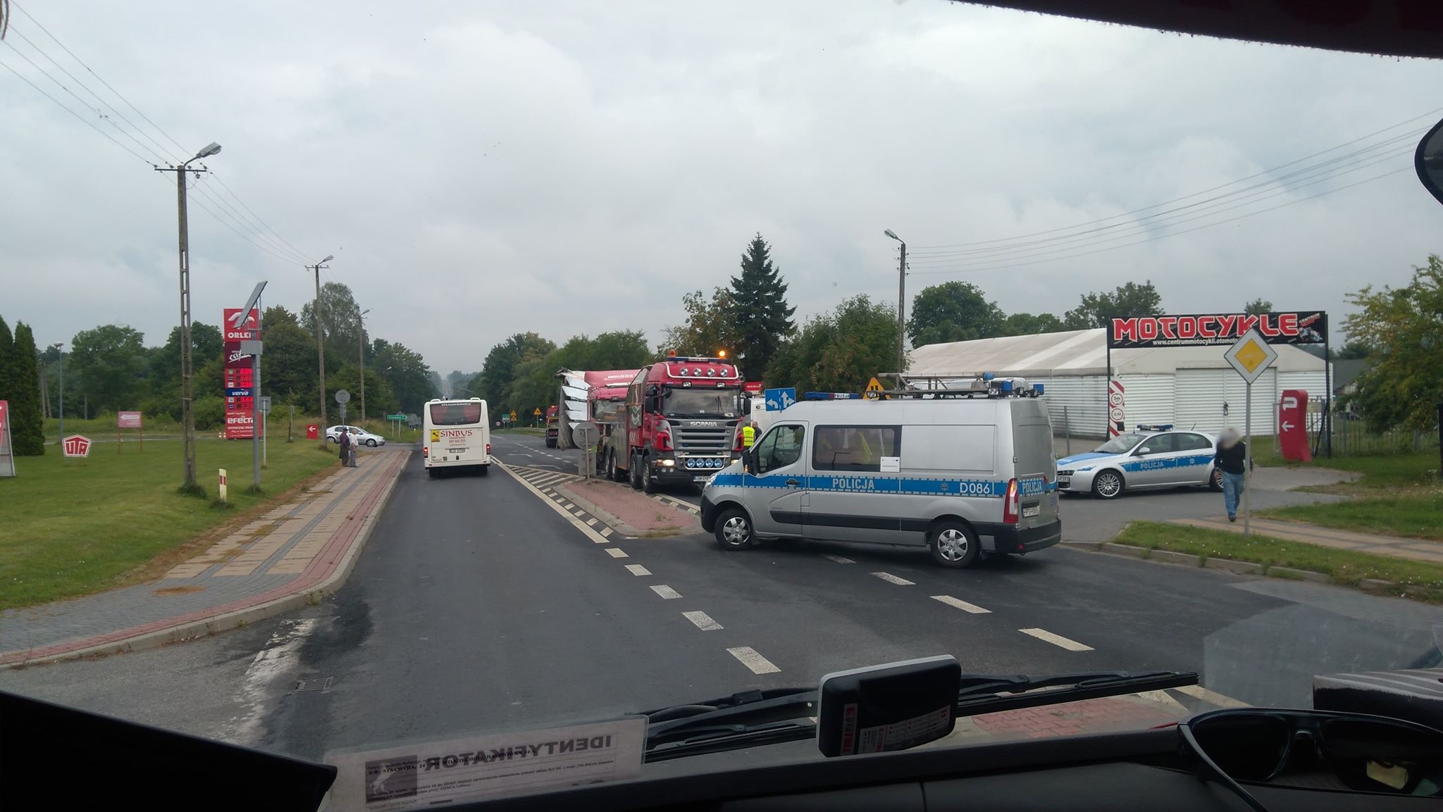 37058995_1713736915391531_319457