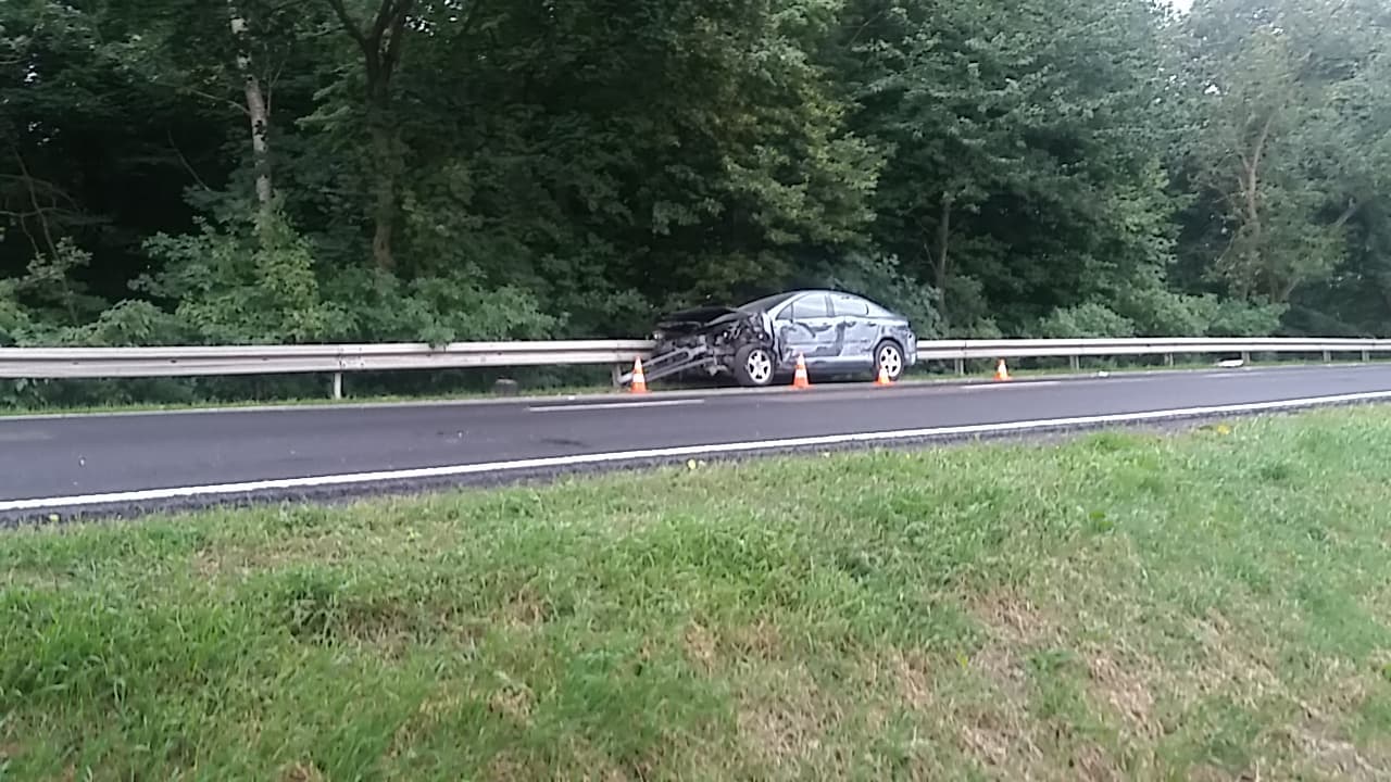 36976642_1750724111661907_289438