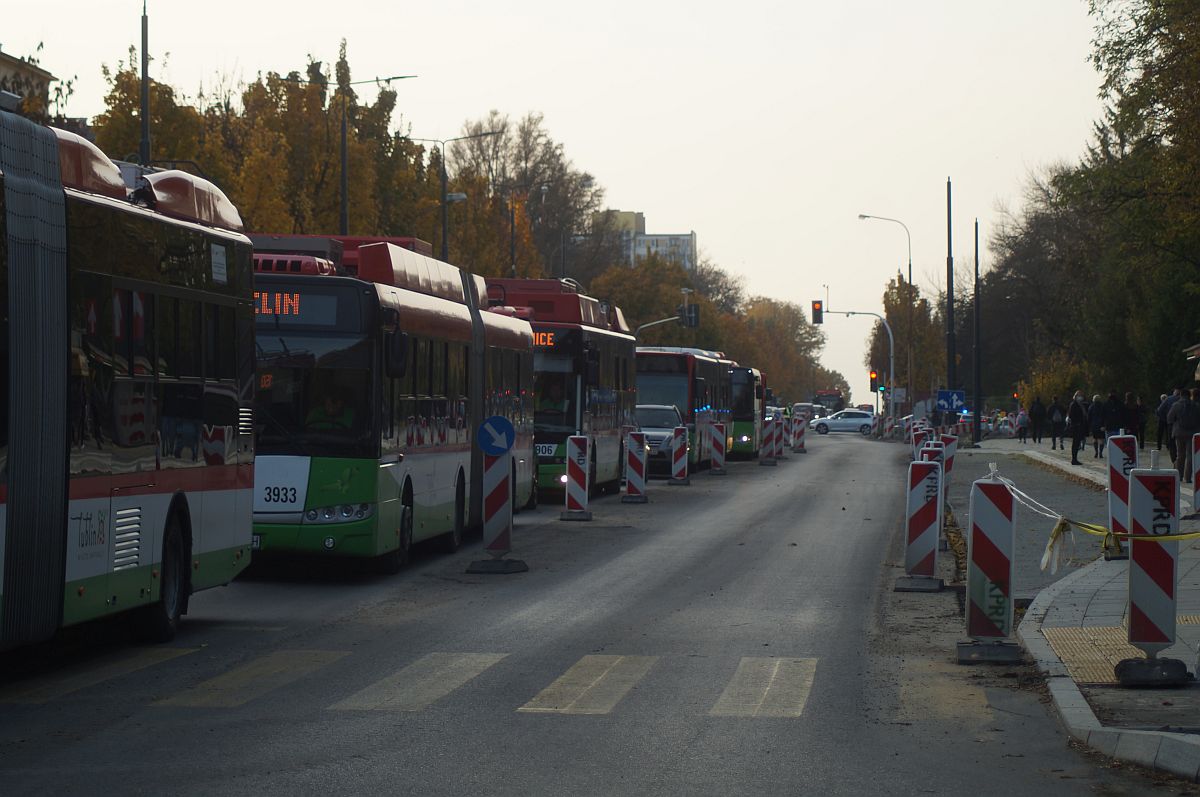 103h98