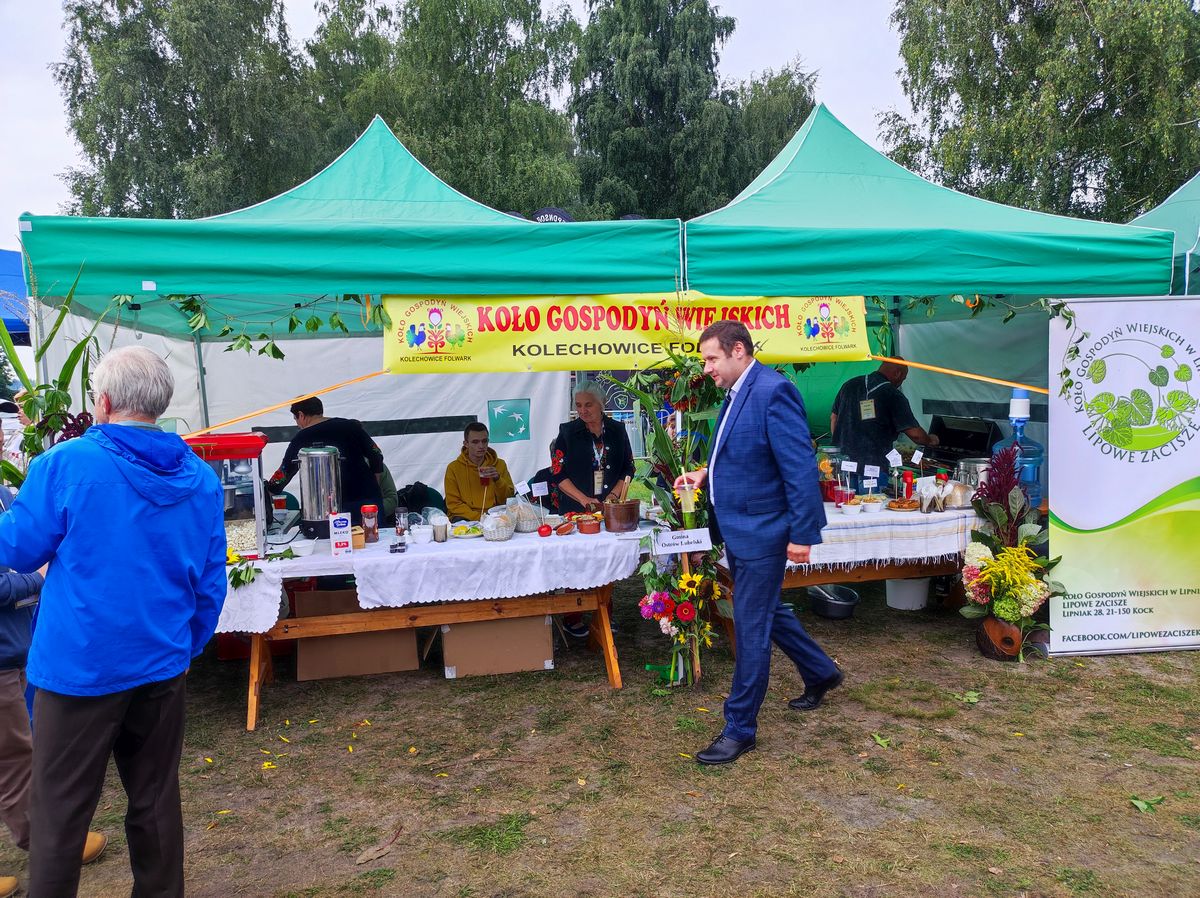 108z76
