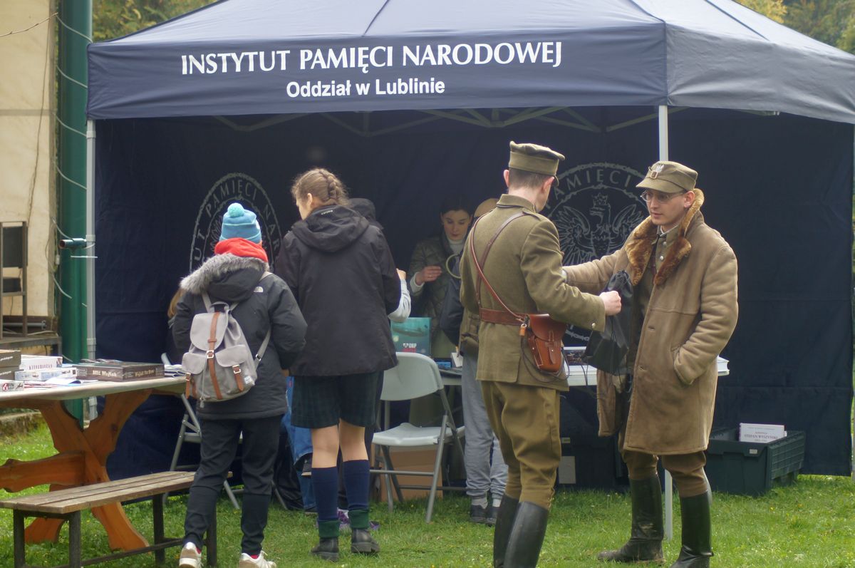 112y1