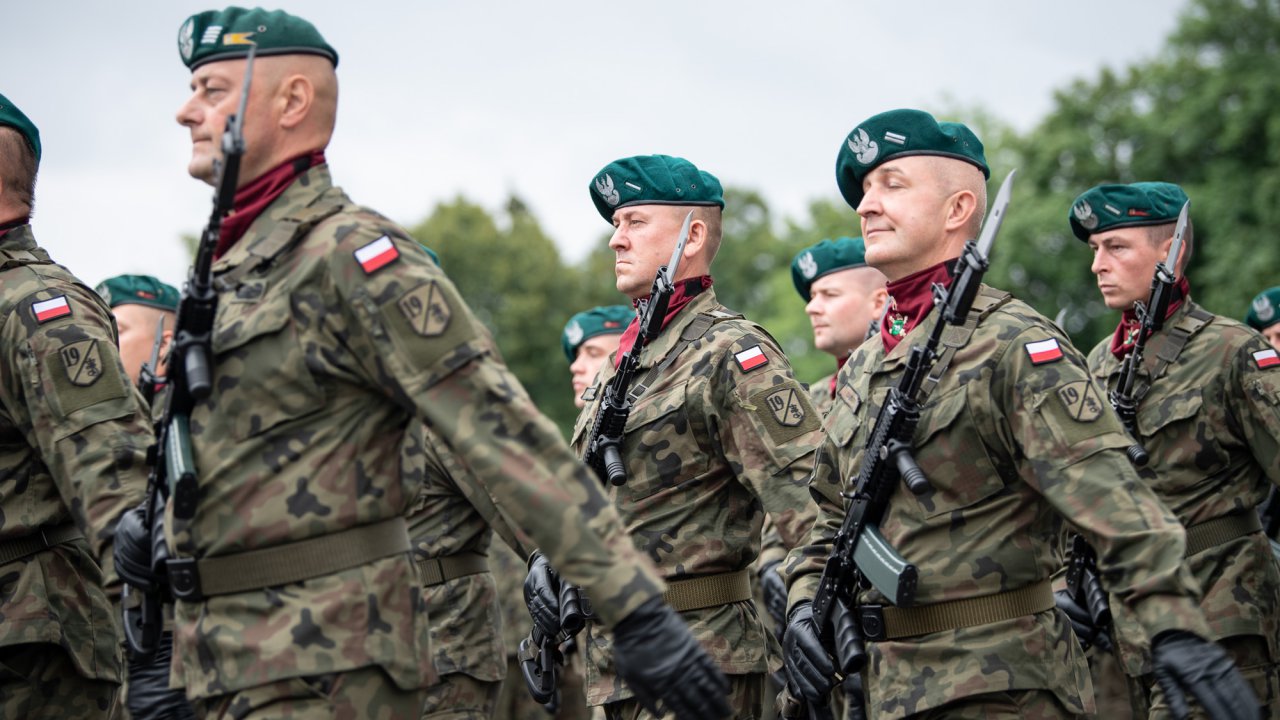 ponad-800-ochotnikw-zoyo-dzi-w-polsce-przysig-wojskow_52252306812_o