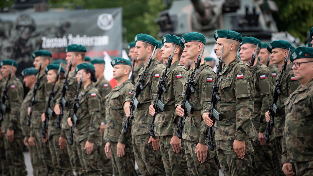 ponad-800-ochotnikw-zoyo-dzi-w-polsce-przysig-wojskow_52252307112_o