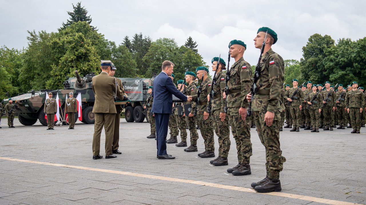 ponad-800-ochotnikw-zoyo-dzi-w-polsce-przysig-wojskow_52252309227_o