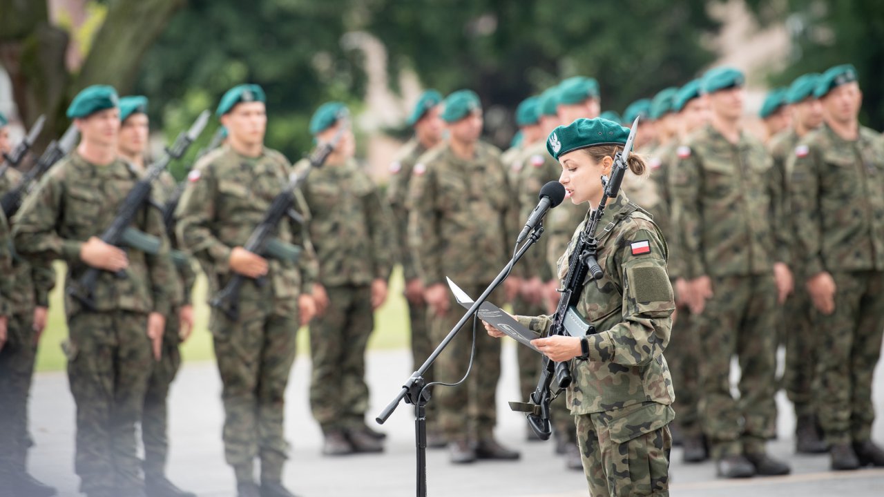 ponad-800-ochotnikw-zoyo-dzi-w-polsce-przysig-wojskow_52253272131_o