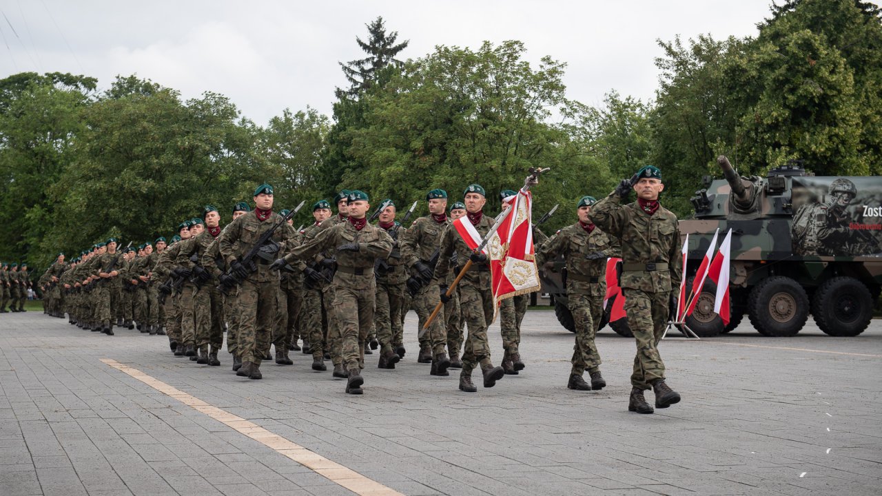 ponad-800-ochotnikw-zoyo-dzi-w-polsce-przysig-wojskow_52253272486_o