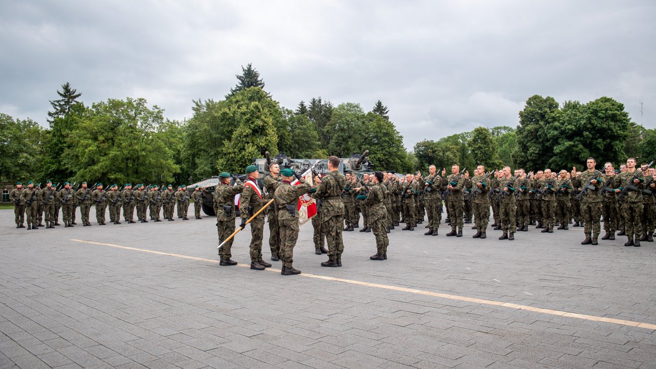 ponad-800-ochotnikw-zoyo-dzi-w-polsce-przysig-wojskow_52253272561_o