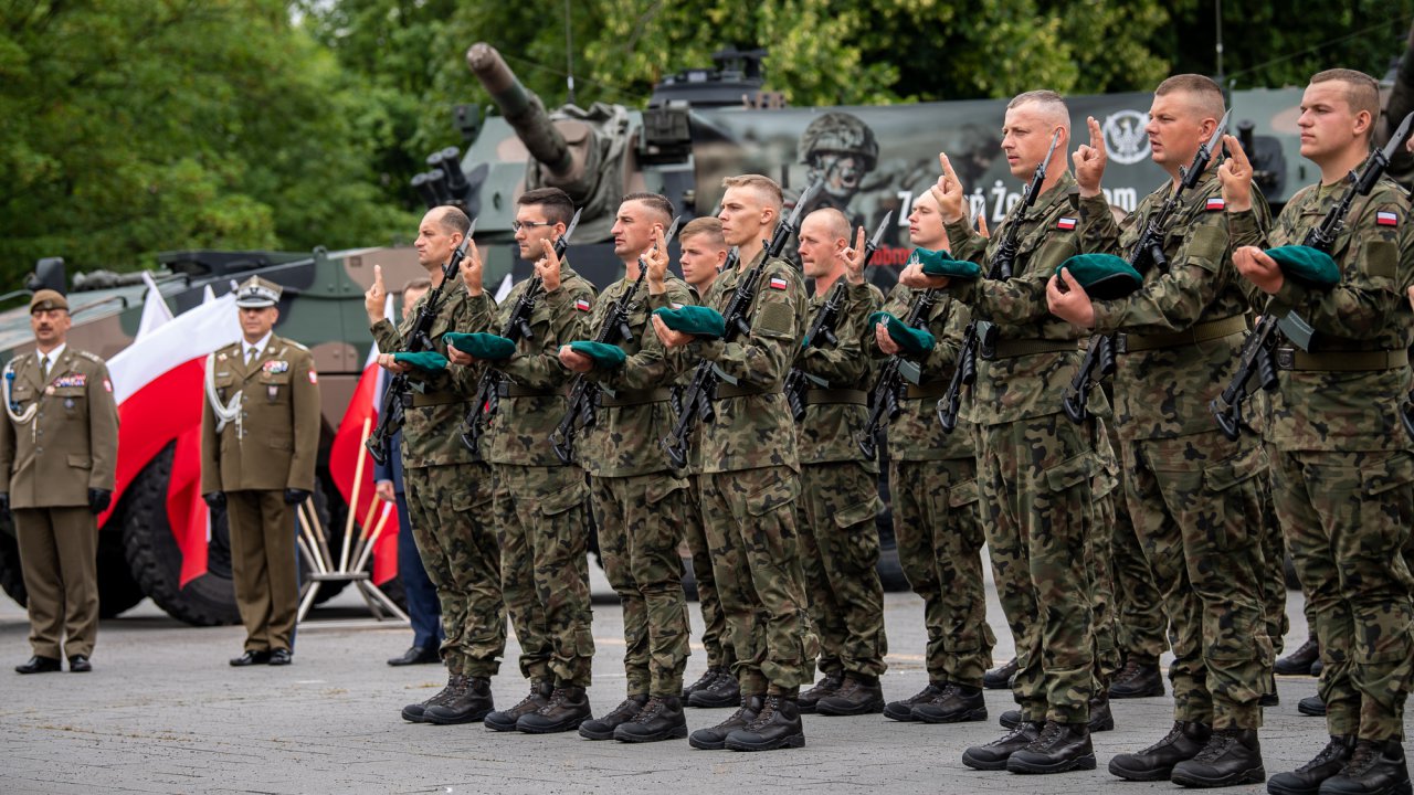 ponad-800-ochotnikw-zoyo-dzi-w-polsce-przysig-wojskow_52253293313_o