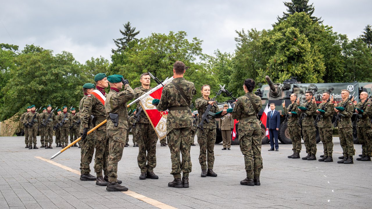 ponad-800-ochotnikw-zoyo-dzi-w-polsce-przysig-wojskow_52253293768_o