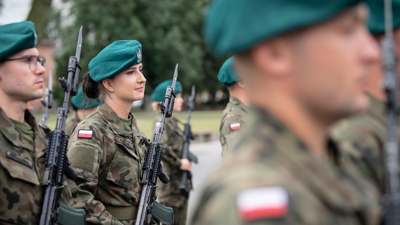 ponad-800-ochotnikw-zoyo-dzi-w-polsce-przysig-wojskow_52253293838_o