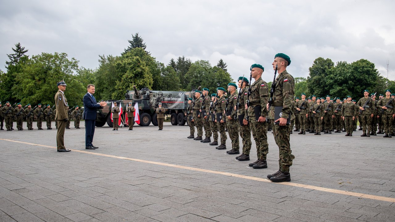 ponad-800-ochotnikw-zoyo-dzi-w-polsce-przysig-wojskow_52253296063_o