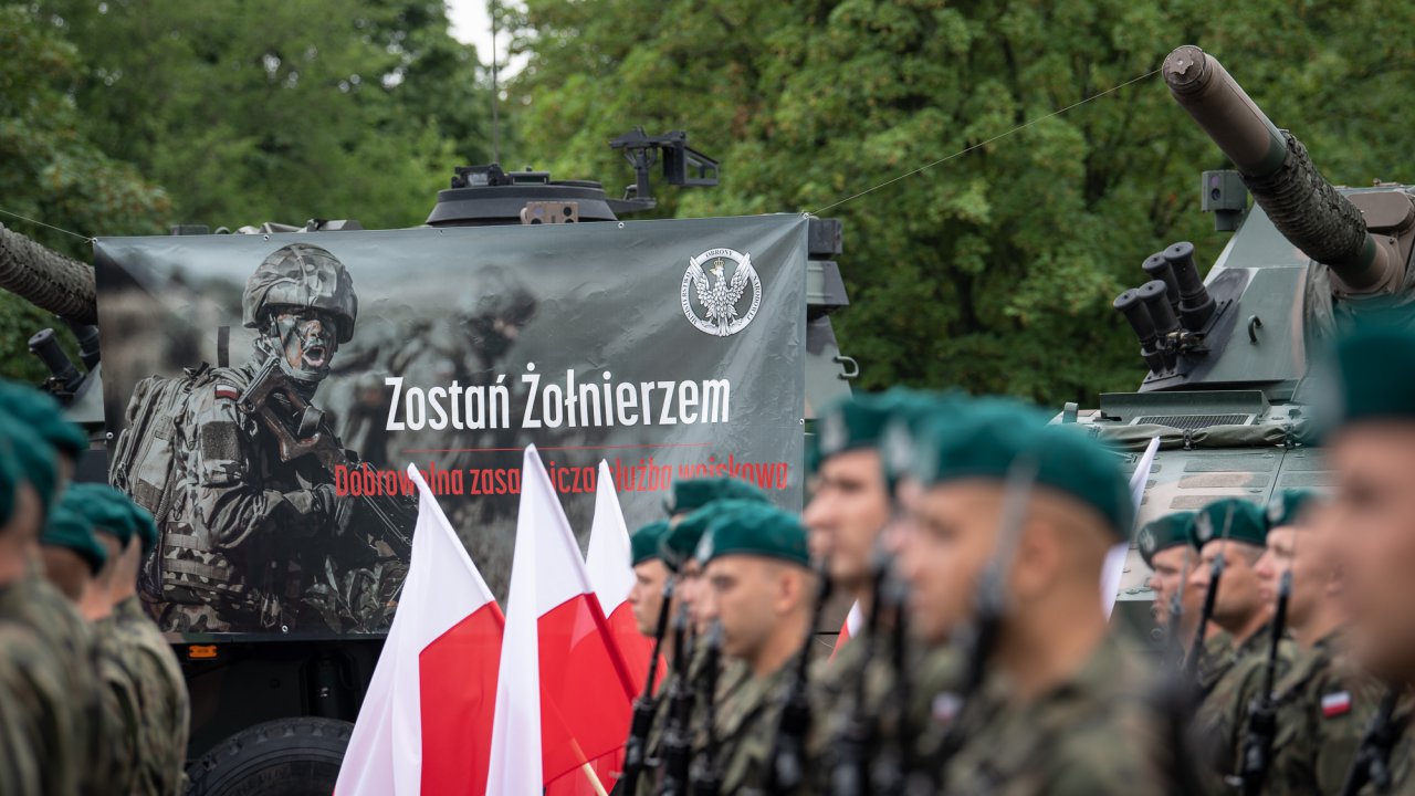 ponad-800-ochotnikw-zoyo-dzi-w-polsce-przysig-wojskow_52253772010_o