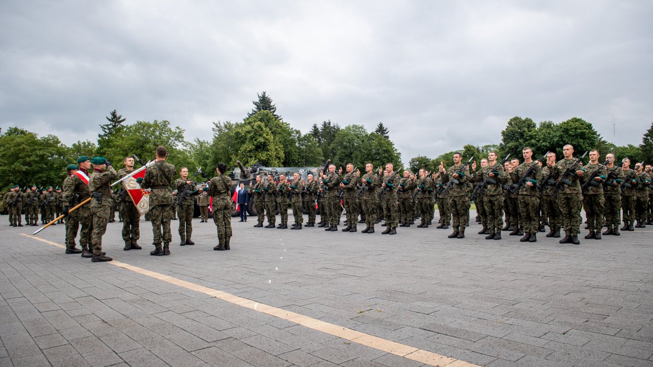 ponad-800-ochotnikw-zoyo-dzi-w-polsce-przysig-wojskow_52253774440_o
