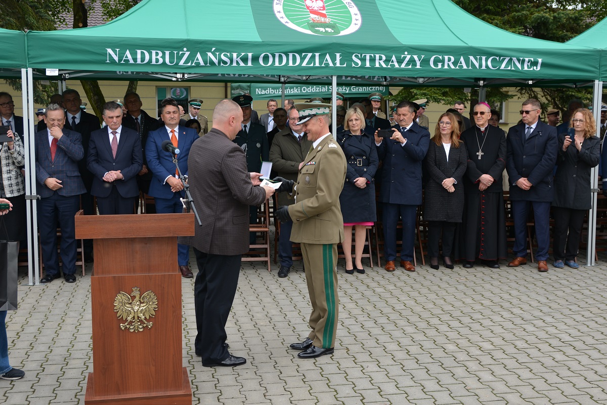 12-235287_g