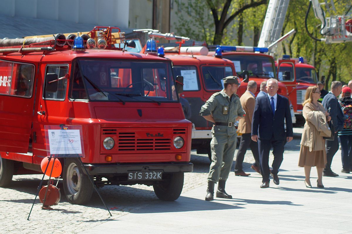 119h43