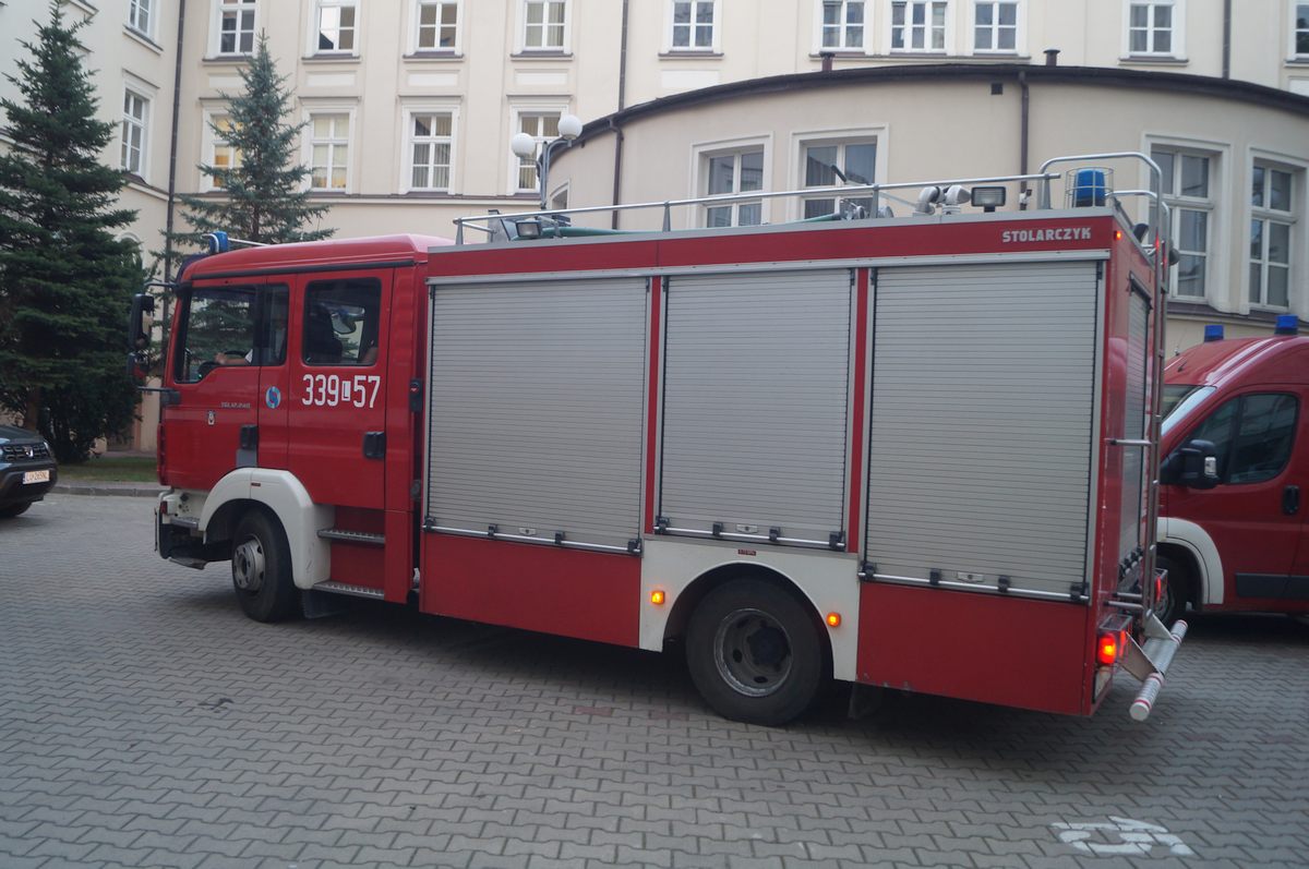 122r16