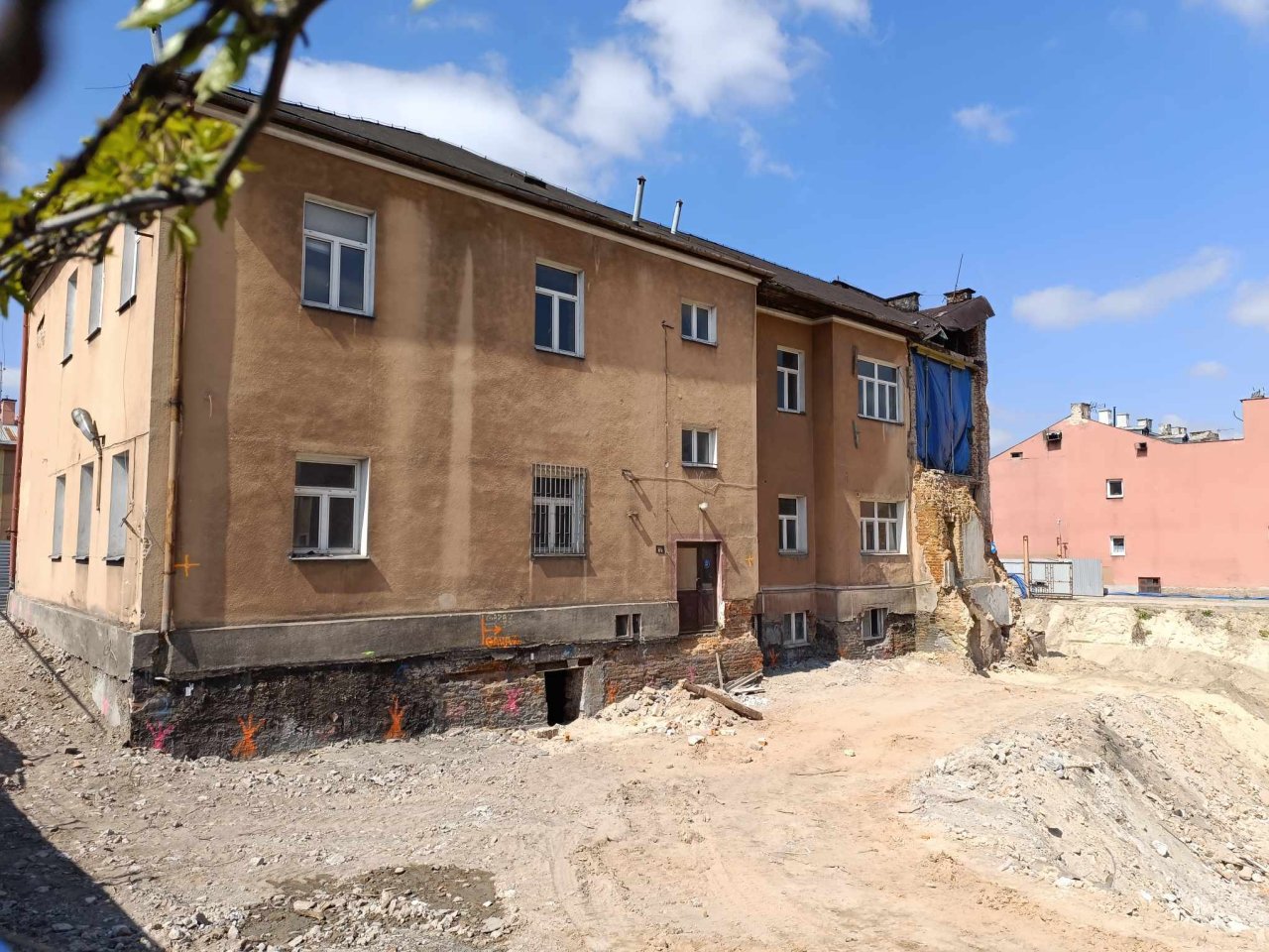 126m21