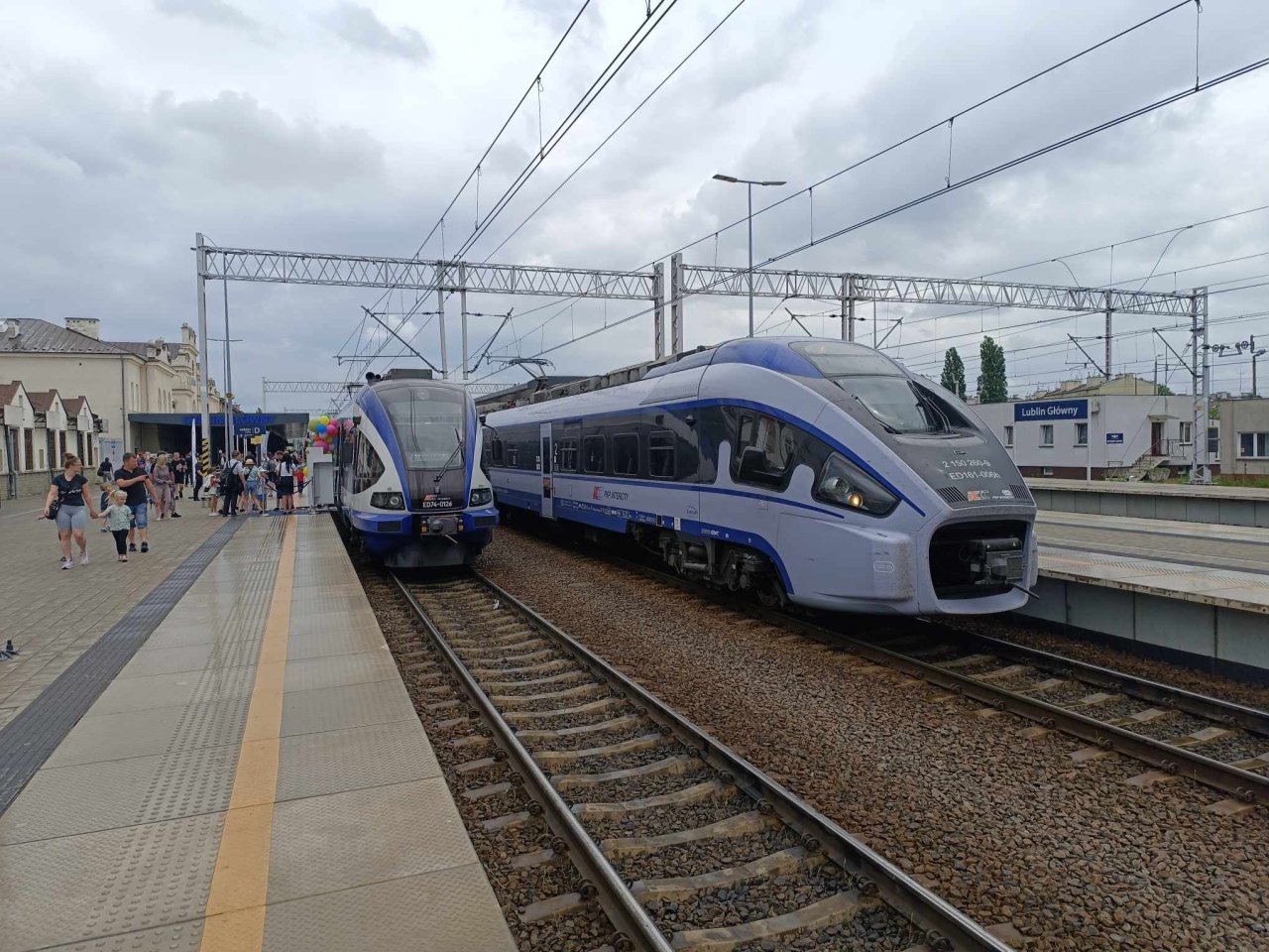 127h52