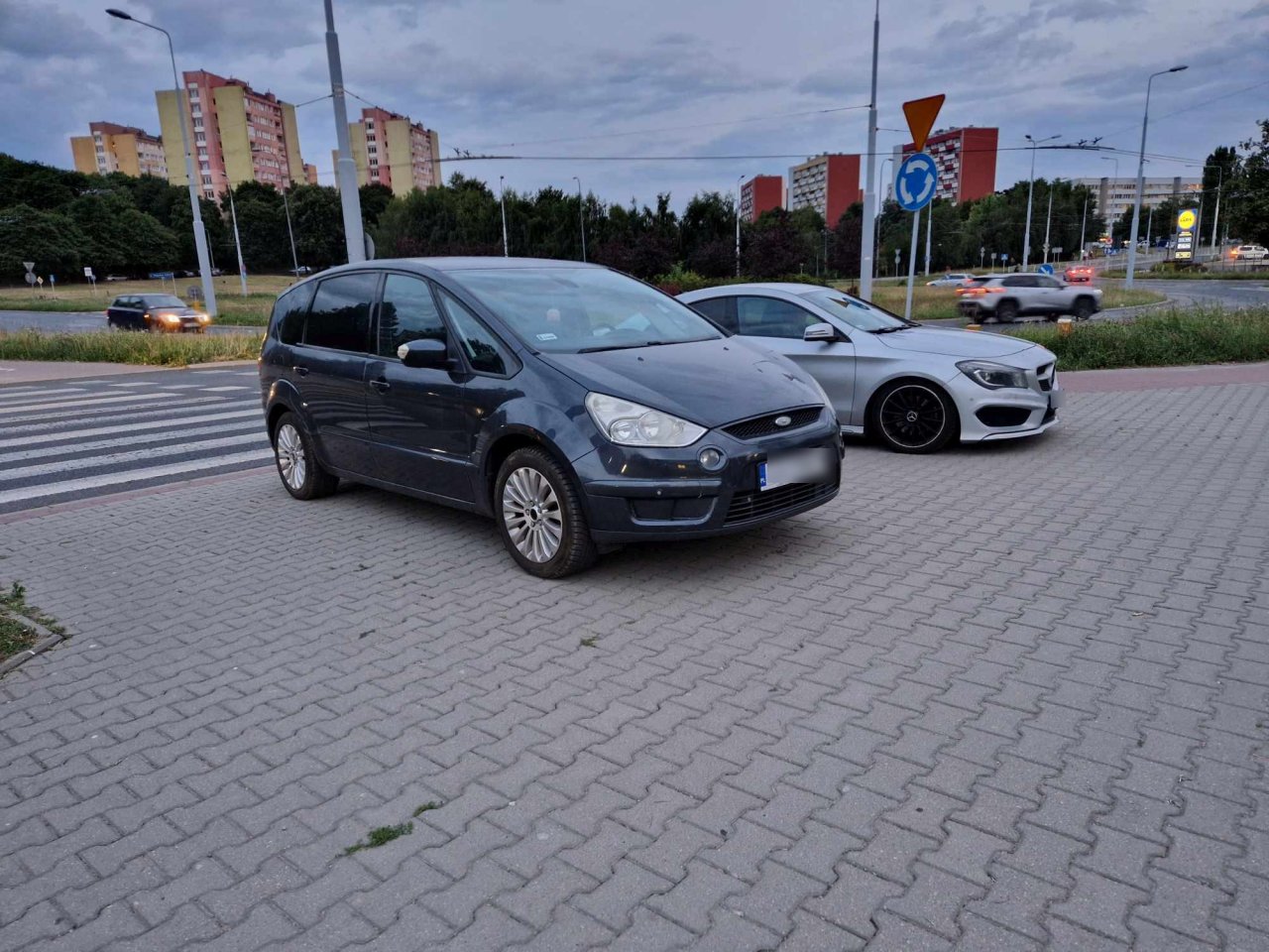 127y89