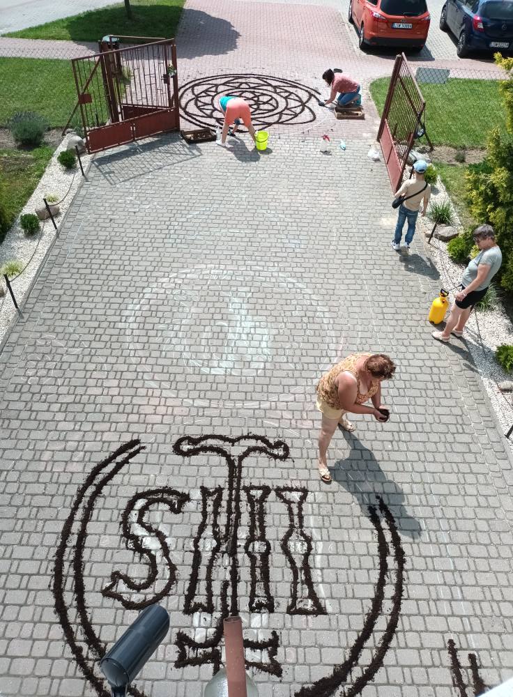 135m24
