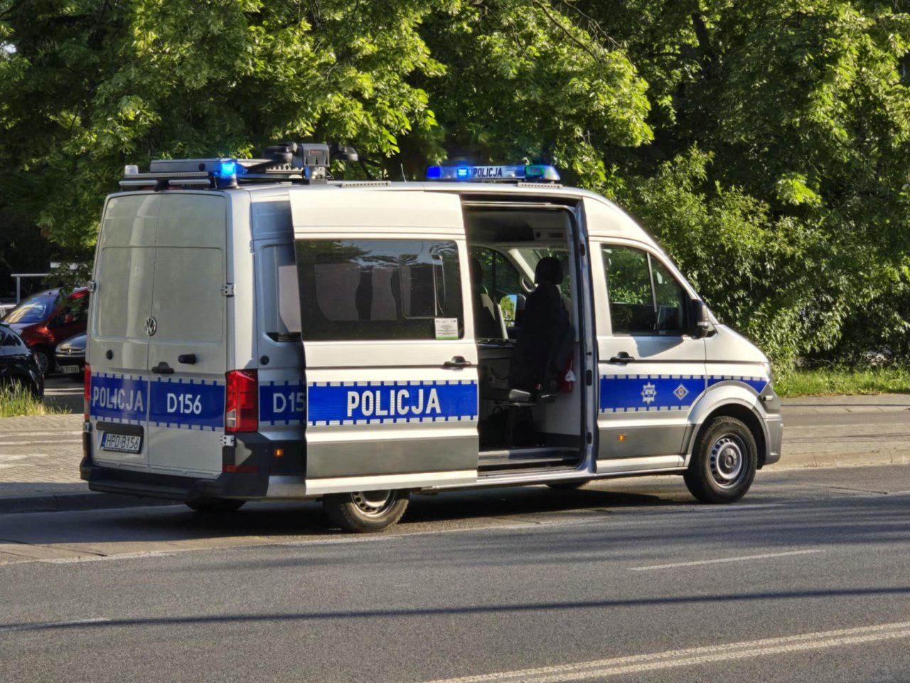 135j76