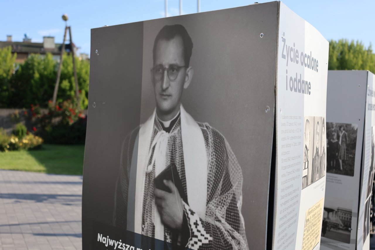 IN8A8858
