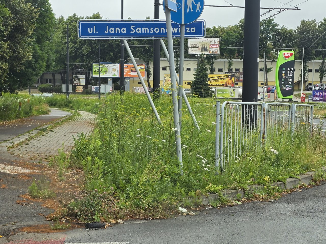 1000047929