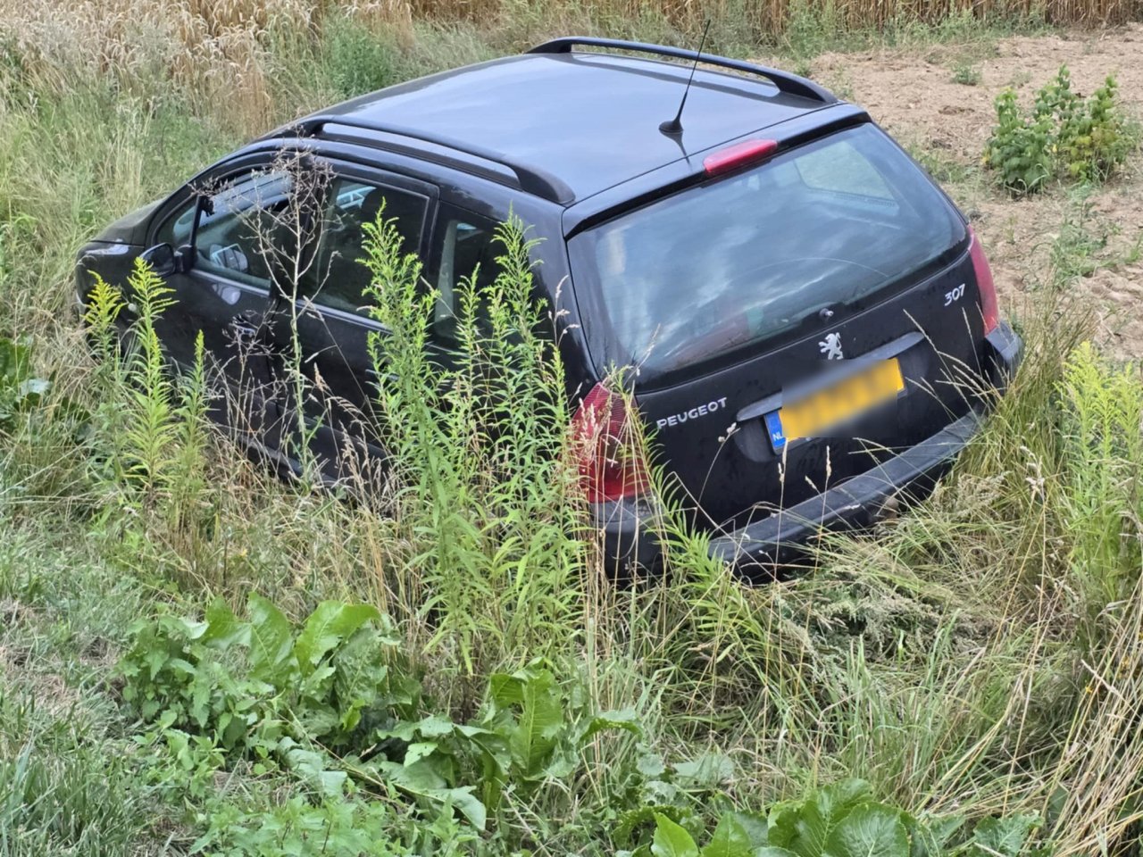136r32