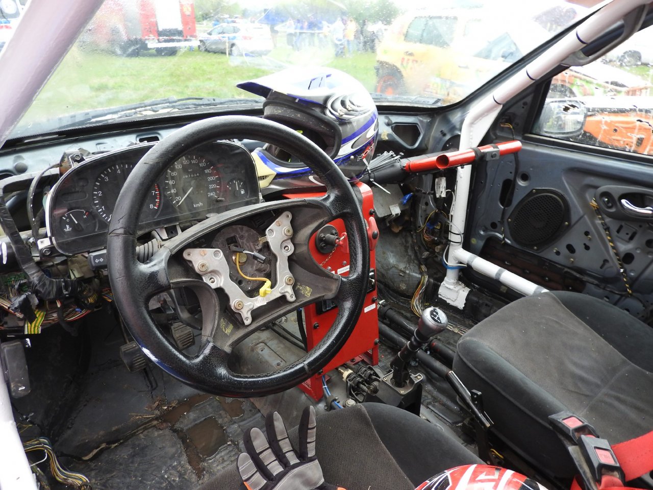 141y44