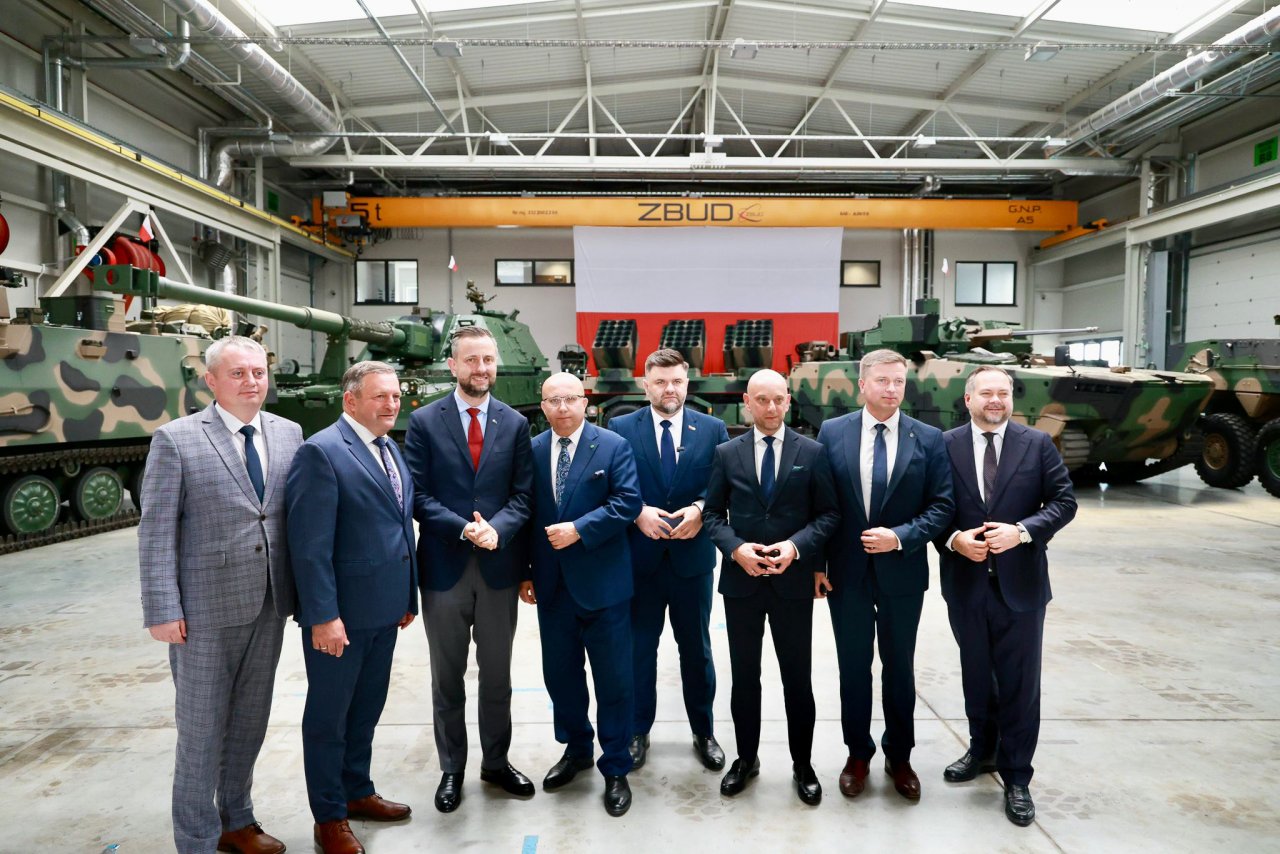 huta-stalowa-wola-z-kolejnymi-zamwieniami-dla-wojska-finansowanymi-w-ramach-safe_55302805171_o