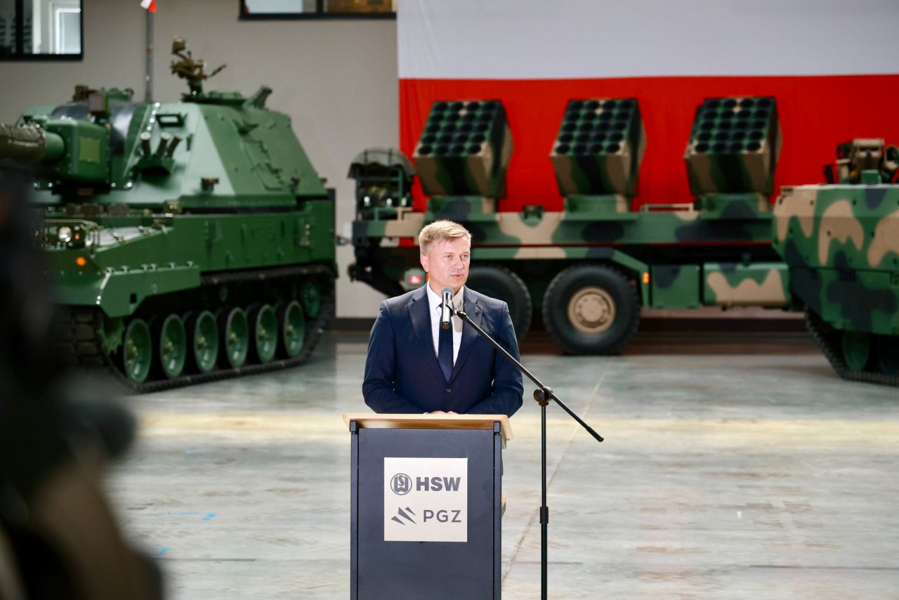 huta-stalowa-wola-z-kolejnymi-zamwieniami-dla-wojska-finansowanymi-w-ramach-safe_55302805201_o