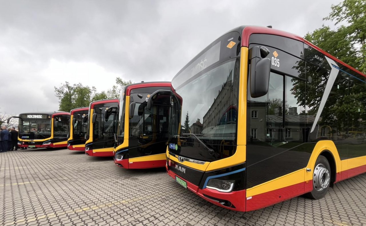 141y77