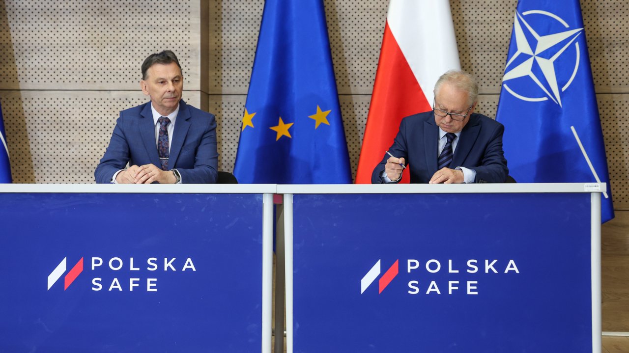 podpisanie-pierwszych-umw-w-ramach-safe-w-legionowie_55298961993_o