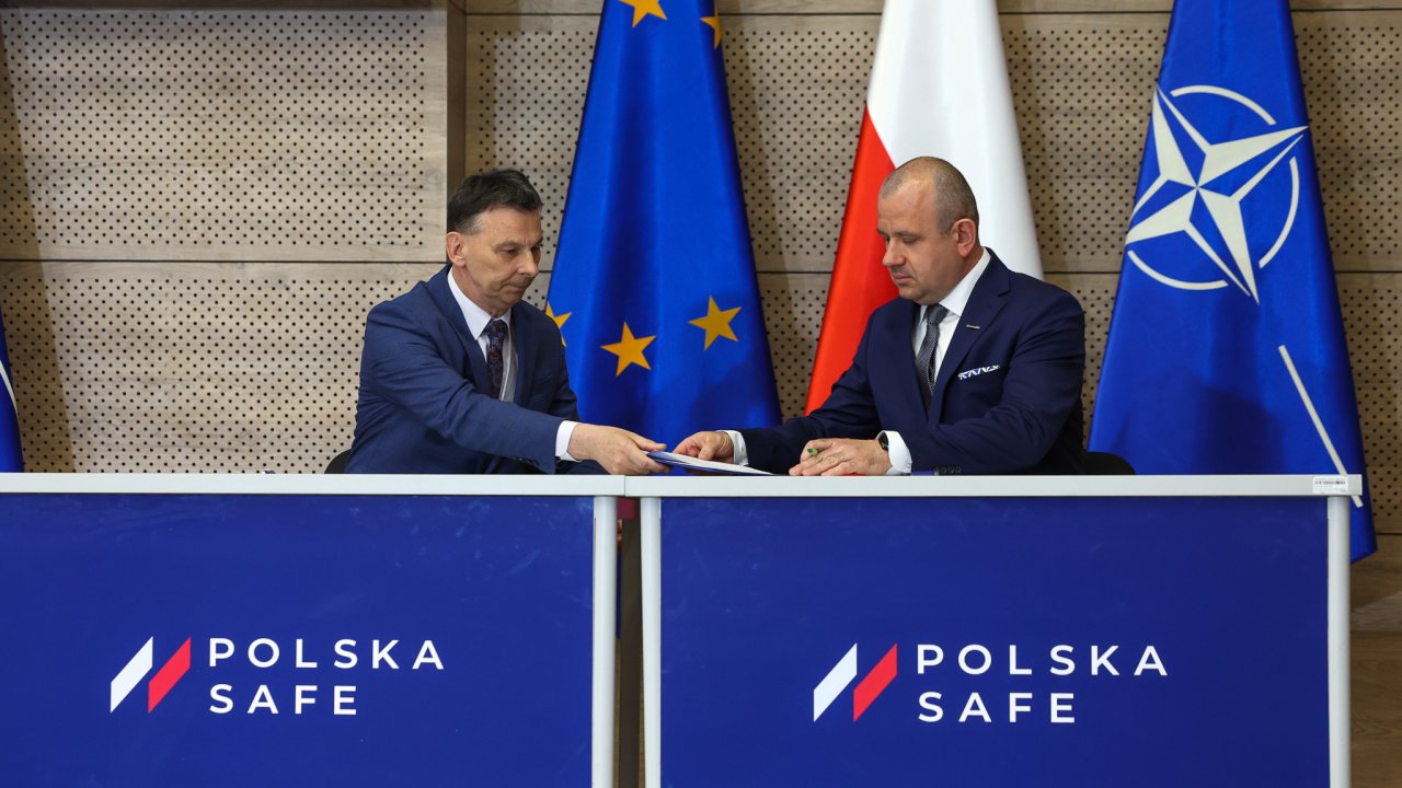 podpisanie-pierwszych-umw-w-ramach-safe-w-legionowie_55299221535_o