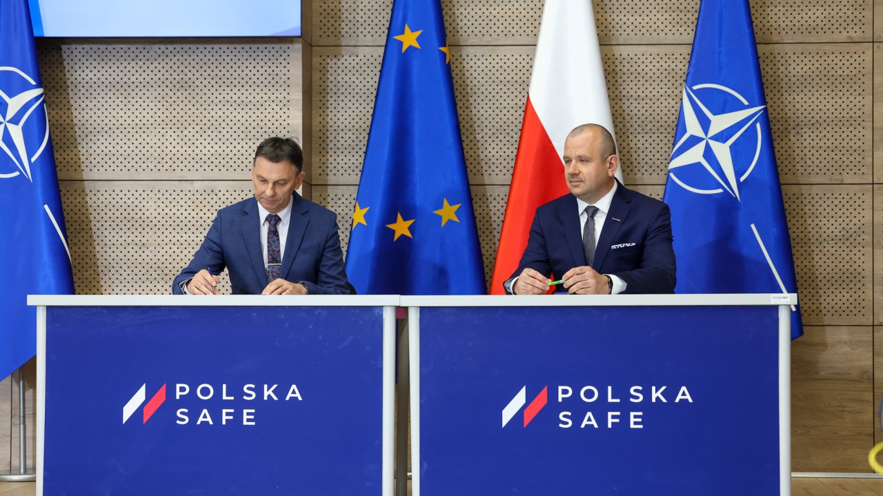 podpisanie-pierwszych-umw-w-ramach-safe-w-legionowie_55299221540_o