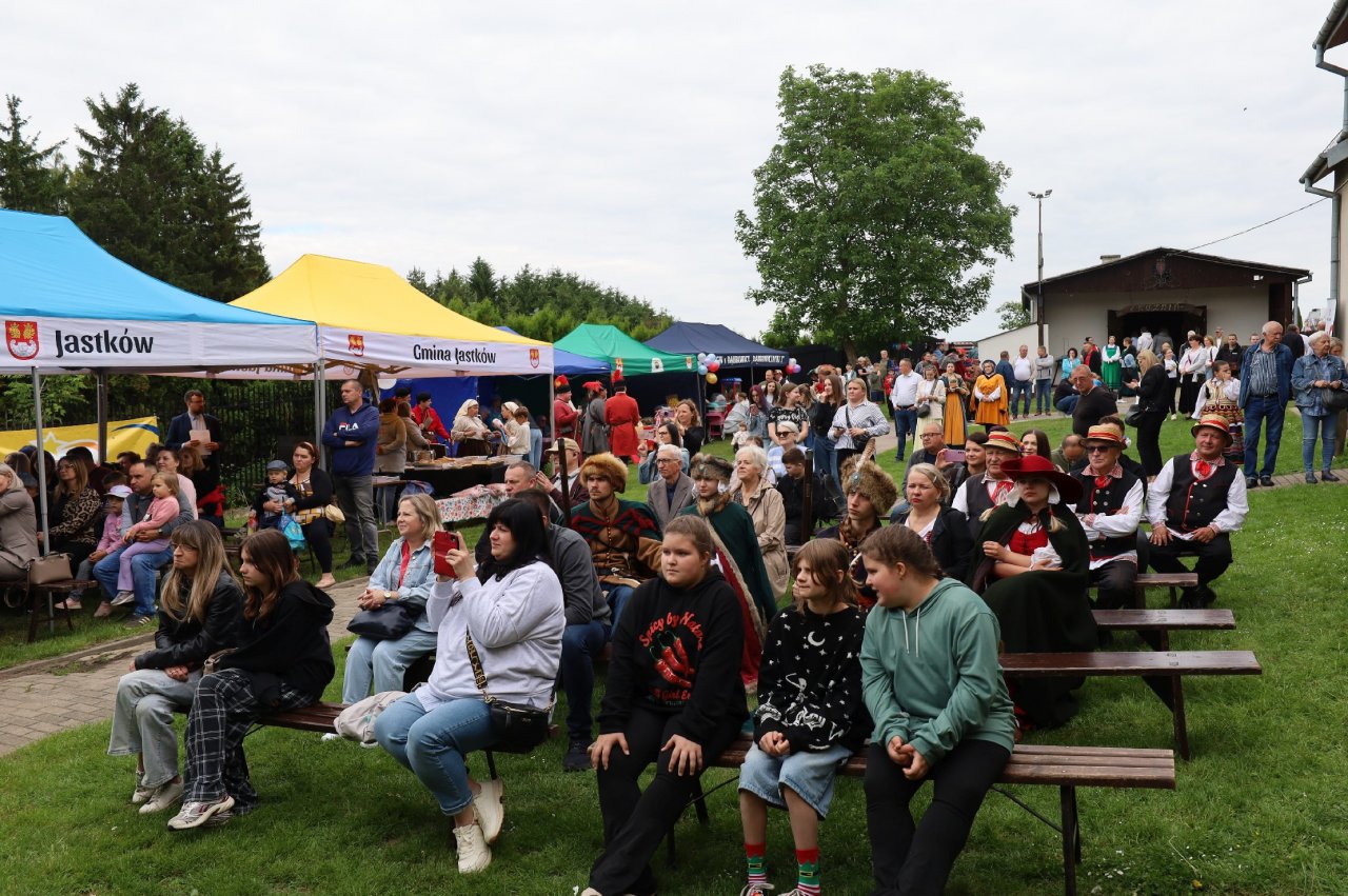 142i42