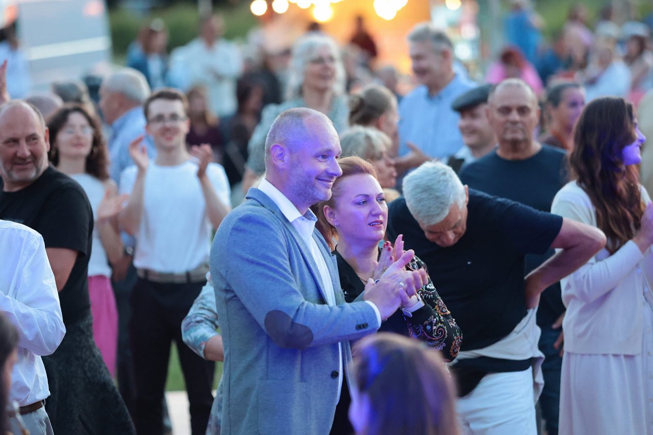 PM260725_R61712_v1