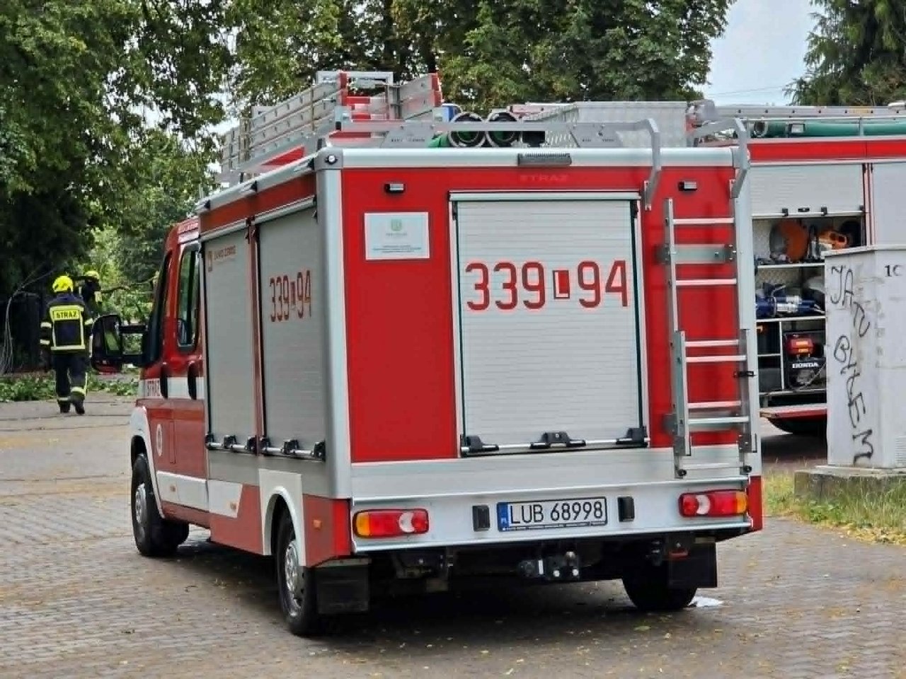 142y88